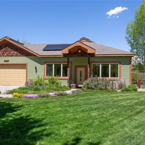 PEACEFUL LUXURY LIVING IN DESIRABLE SILVER SPUR