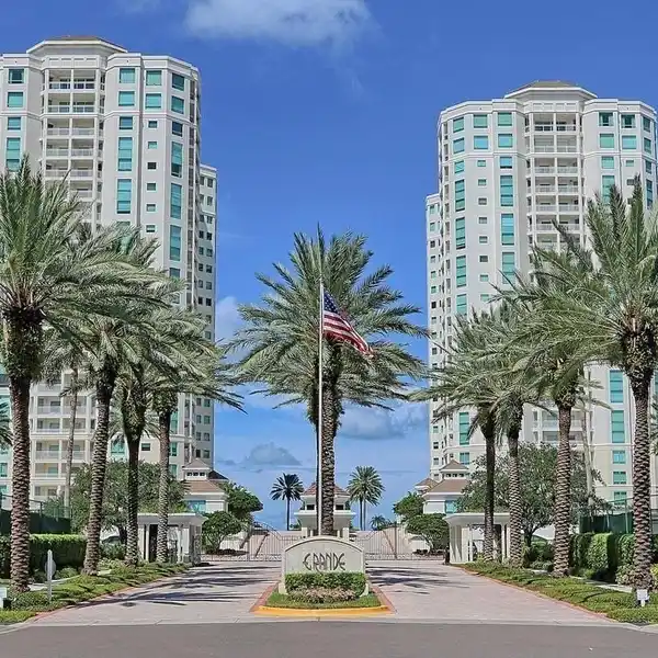 PRESTIGIOUS GULF-FRONT CONDO ON SAND KEY