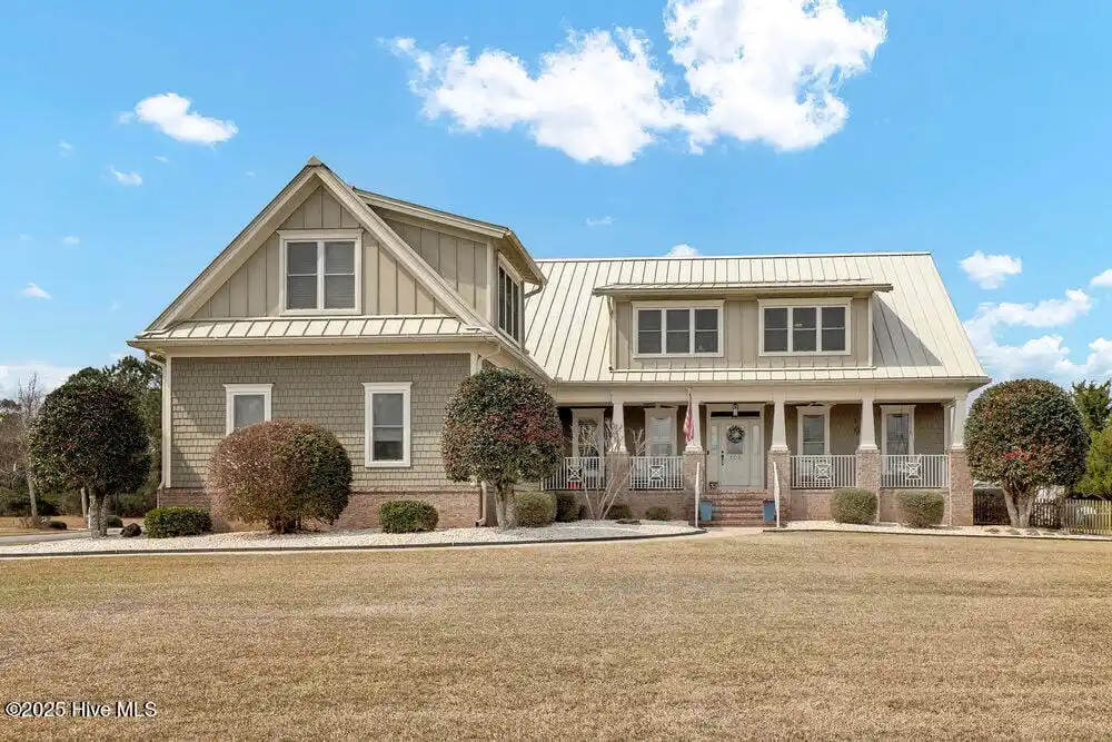 Meticulously Maintained Six-bedroom Home