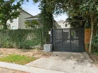 Renovated Leonidas Camelback with Private Gated Entry