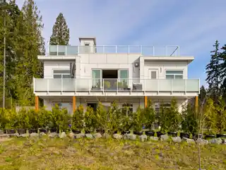 Executive Residence with Lake Access