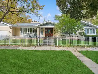 Charming Mid-century Modern Ranch in East Wilmette