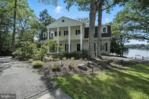 Elegant and Stately Colonial on Swan Creek