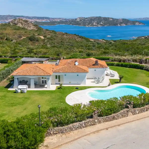 PANORAMIC VILLA OVERLOOKING MADDALENA ARCHIPELAGO