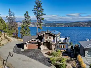 Oustanding Waterfront Escape