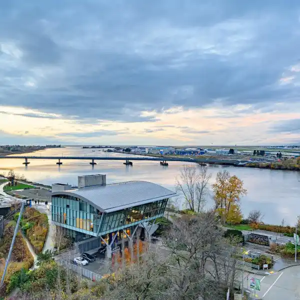 DESIRABLE SUB-PENTHOUSE AT RIVER GREEN