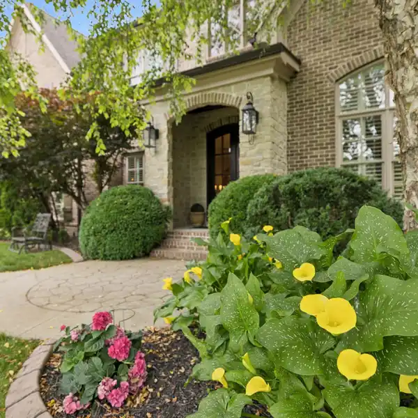 SPACIOUS UPGRADED HOME IN SOUGHT-AFTER DURHAM MANOR