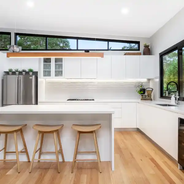 ARCHITECTURALLY DESIGNED RESIDENCE ON A QUIET CUL-DE-SAC