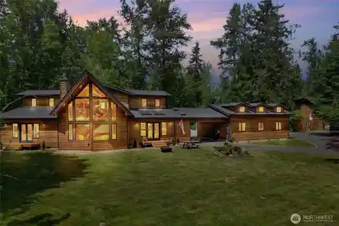 Stunning Pacific Northwest Retreat