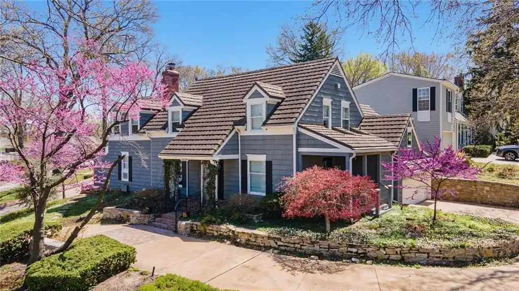 Beautifully Renovated Charmer