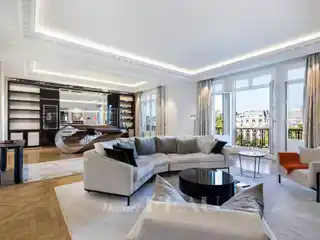 Finely Detailed Light-Filled Apartment