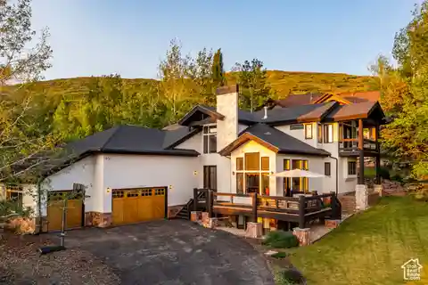 Mountain Lifestyle with Modern Convenience