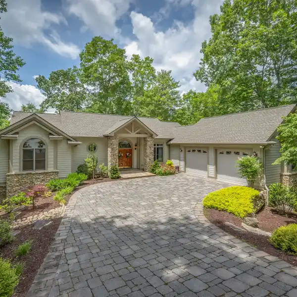 PRIVACY AND COMFORT WITH MOUNTAIN CHARM