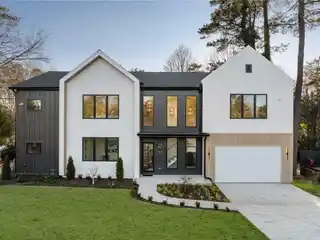 Modern New Construction in Ideal Location