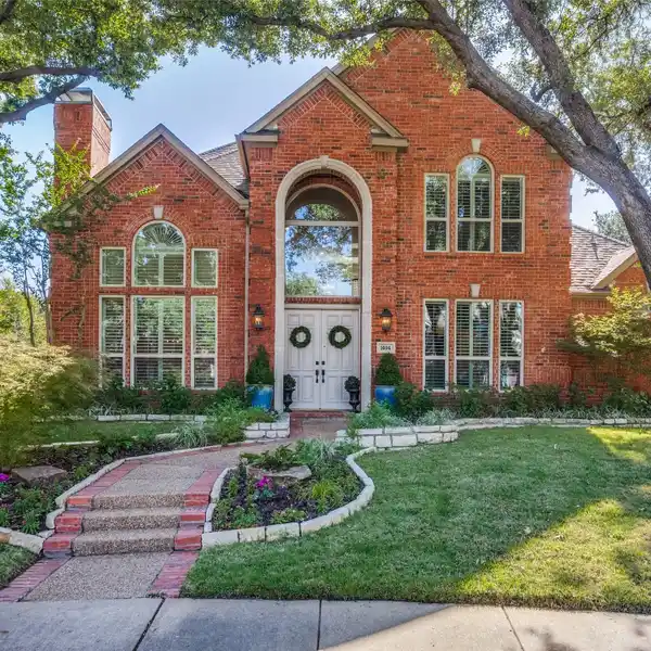 STUNNING HOME IN THE PRESTIGIOUS STONELAKE ESTATES