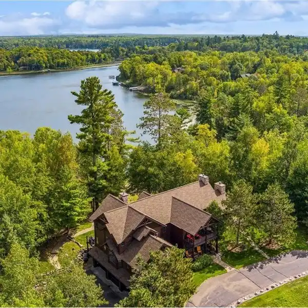 ONE-OF-A-KIND LUXURY LAKE HOME