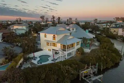 Lovely Waterfront Retreat on Anna Maria Island