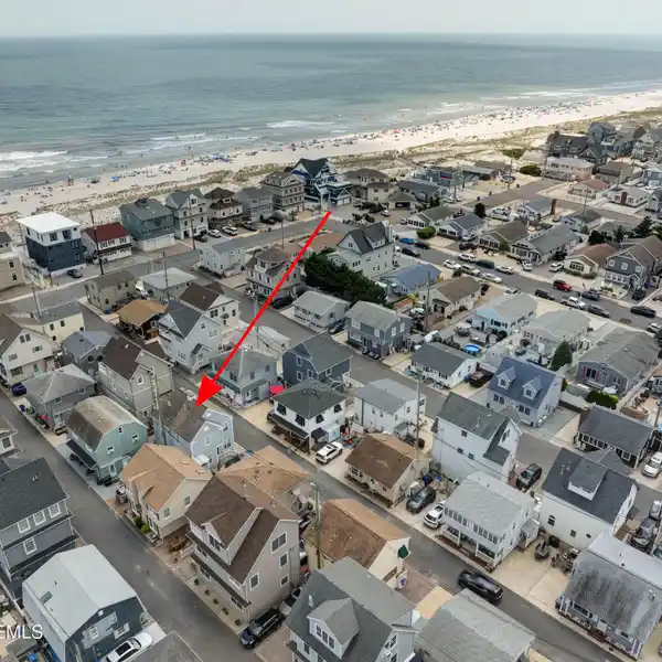 TURNKEY BEACH HOUSE IN MONTEREY BEACH