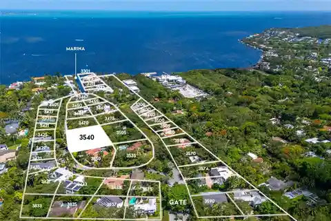 Enchanting Estate in the Moorings