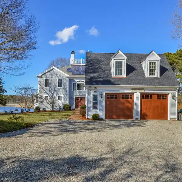 CONTEMPORARY COLONIAL ON SNOWS CREEK