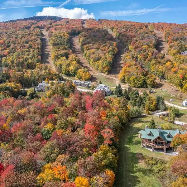 SPECTACULAR MONTANA LODGE-STYLE RETREAT