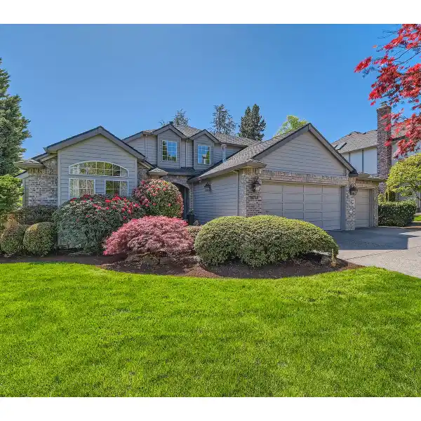 THOROUGHLY UPDATED TRADITIONAL IN DESIRABLE KAISER RIDGE