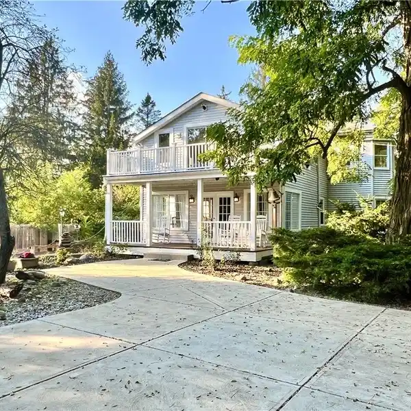 INCREDIBLE HOME IN INSPIRING COUNTRY SETTING