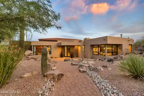 Modern Desert Space in Stone Canyon