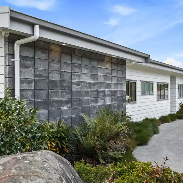 ELEGANT WAIMAUKU RETREAT WITH PANORAMIC VIEWS