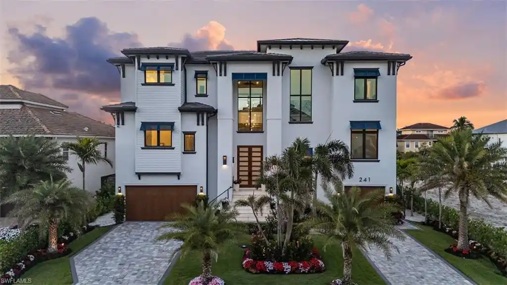 Coastal Luxury Meets Gulf Access