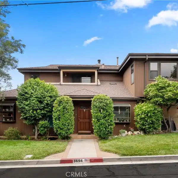 SPACIOUS HOME IN DESIRABLE CRESCENTA HIGHLANDS