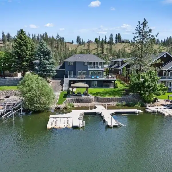 SPECTACULAR LONG LAKE WATERFRONT HOME