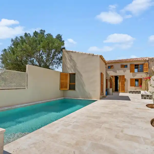 COMPLETELY RENOVATED TOWNHOUSE WITH POOL IN MALLORCA