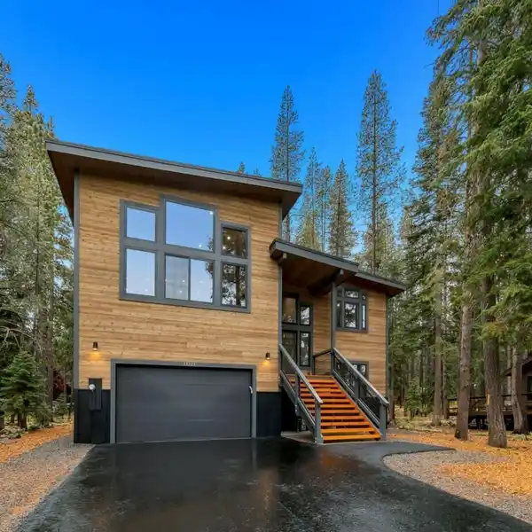 LUXURIOUS, BRAND NEW MOUNTAIN HOME