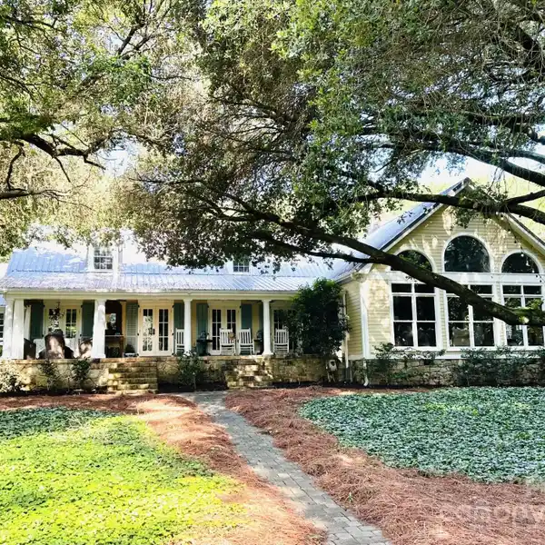 3.3-ACRE LOW COUNTRY ESTATE