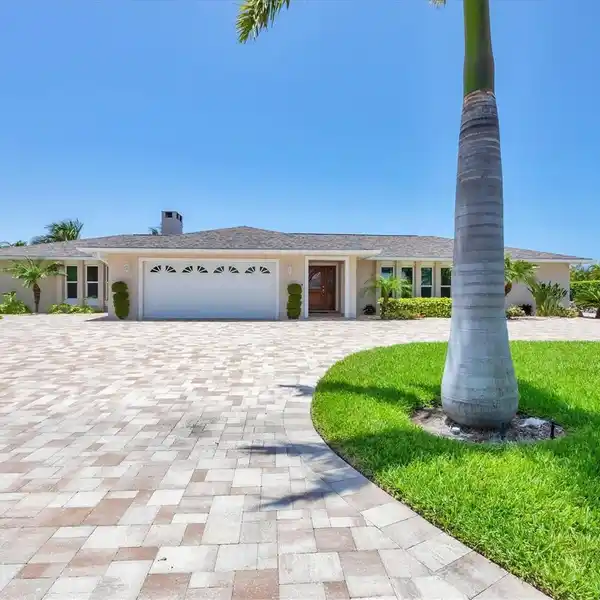METICULOUSLY MAINTAINED SEASIDE RANCH