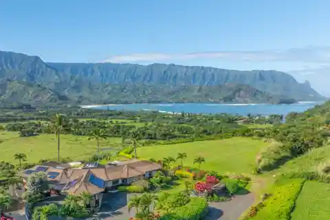 Elegance with Functionality Atop Hanalei Ridge