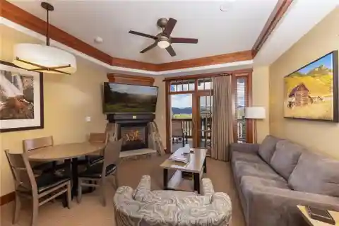 Turnkey Ski-in/ski-out Condo
