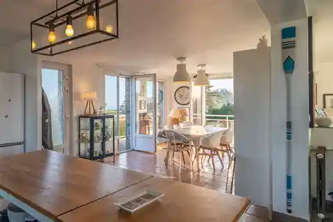 Characterful House Facing the Ocean