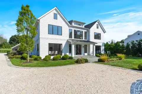 Stunning Contemporary Oasis with High-End Hamptons Living