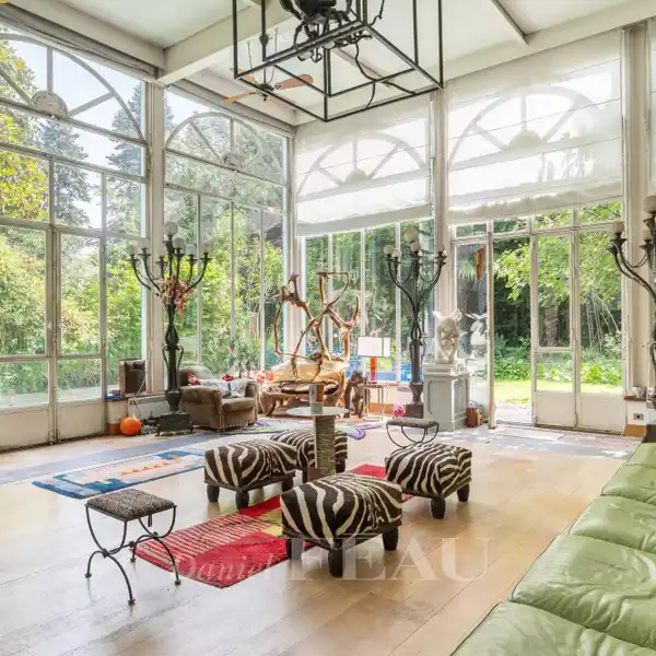 ELEGANT PROPERTY WITH BEAUTIFUL PERIOD FEATURES