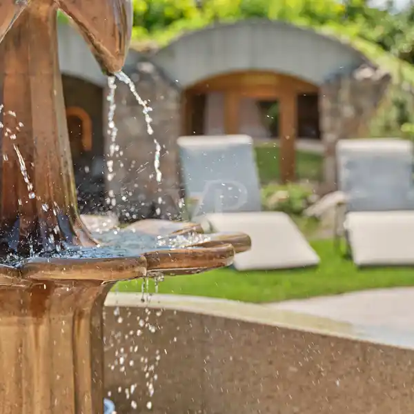ARCHITECTURALLY INTERESTING VILLA ESTATE IN IMPRESSIVELY DESIGNED PARK