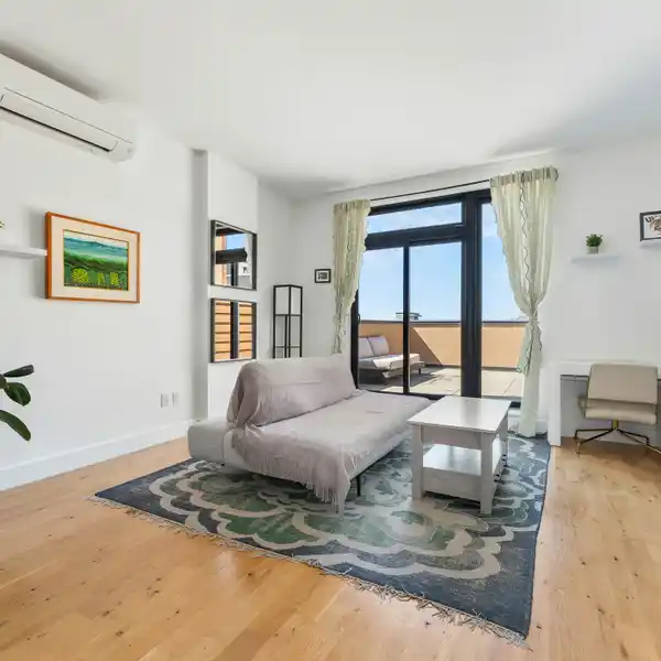 TOP FLOOR HOME IN AN AMENITY RICH CONDOMINIUM