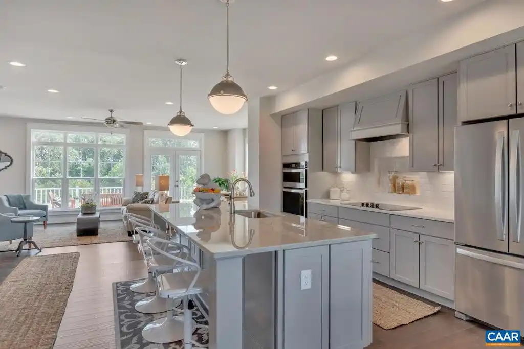 New Luxury Townhome with Mountain Views