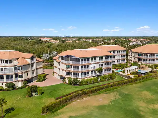 BEAUTIFULLY UPDATED HOME IN A BOUTIQUE BUILDING