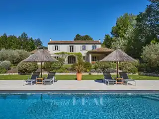 Luxurious Living with Alpilles Mountain Views