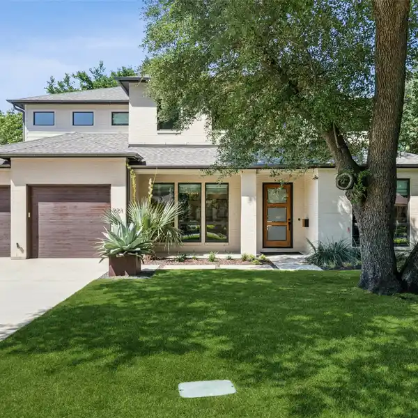 SPACIOUS HOME IN THE HEART OF OLD LAKE HIGHLANDS