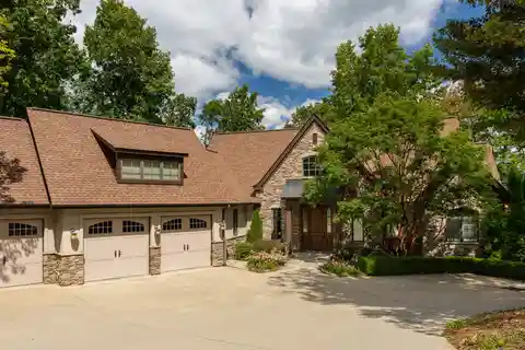 Custom Stunner in Gated Poplar Ridge