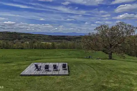 Expansive Acreage in a Convenient Location