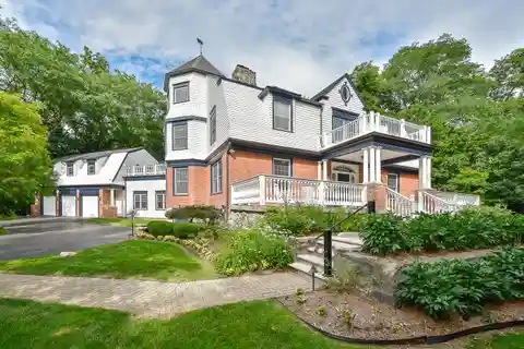 Magnificent 1897 Residence in Historic Oxbridge